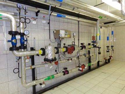 Approvisionnement en eau interne et assainissement des bâtiments: normes, normes et exigences