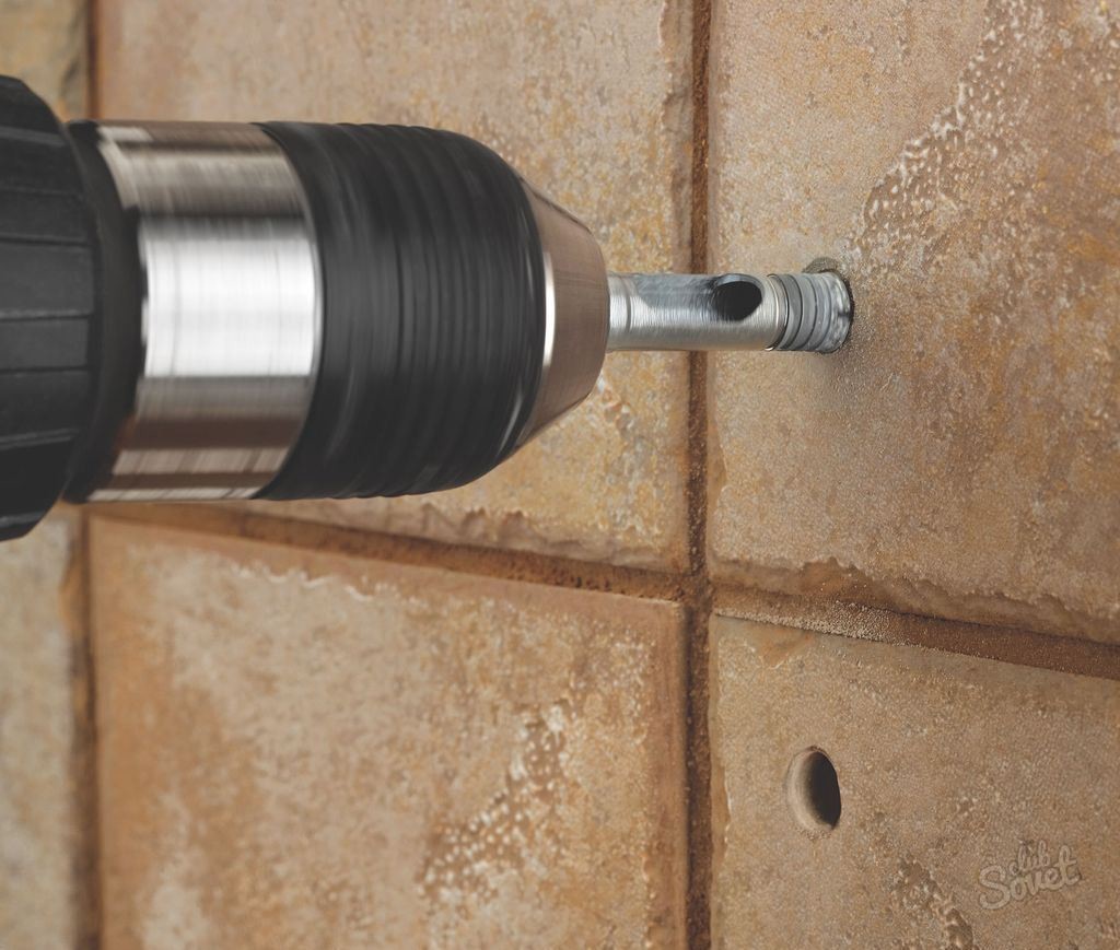 Comment percer des carreaux de céramique - les règles pour un travail de qualité