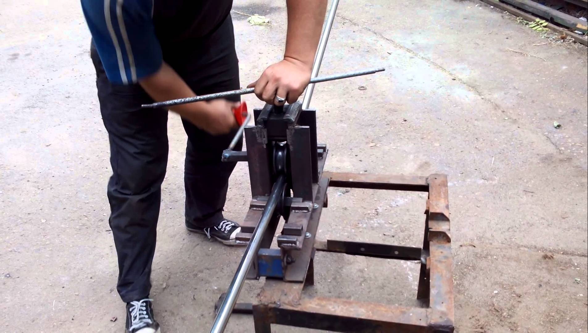 Comment plier un tuyau profilé pour une serre: les méthodes et règles les plus simples pour fabriquer des ébauches