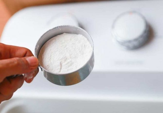 Est-il possible de laver la machine à poudre manuellement et comment le faire