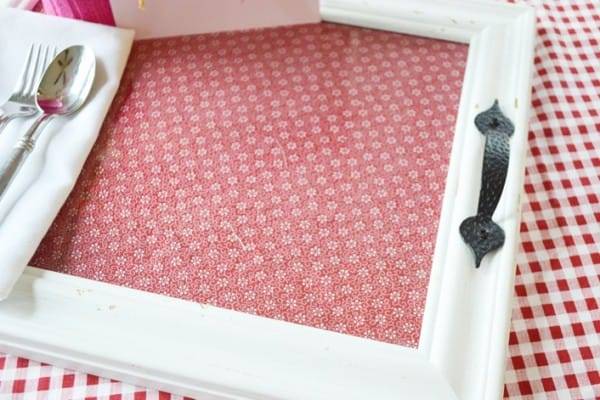 Comment j'ai fabriqué ma propre table à plateau pour économiser de l'argent