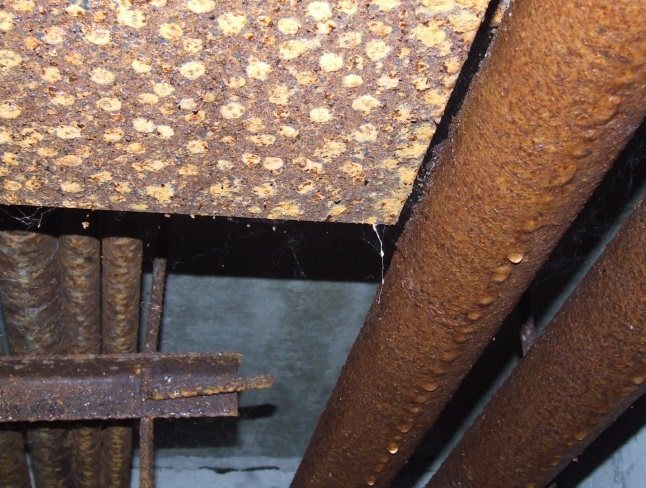 Peinture pour conduites de gaz: règles et réglementations pour la peinture à l'intérieur de l'appartement et dans la rue 