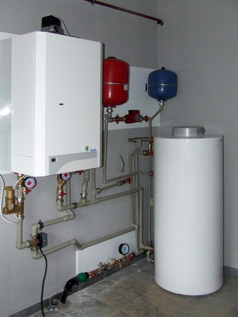 Comment choisir une chaudière électrique pour chauffer une maison de 100 mètres carrés: les 10 meilleurs modèles avec une description des caractéristiques techniques et des caractéristiques distinctives