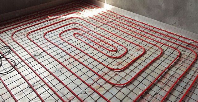 Pose des tuyaux de chauffage au sol : pose + comment choisir une étape et faire un circuit moins cher