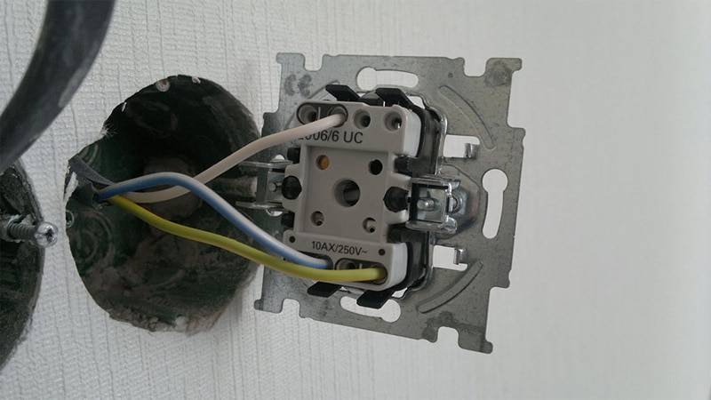 Nous faisons un interrupteur de passage de nos propres mains