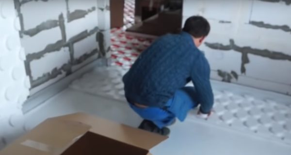 Plancher d'eau chaude dans une maison privée: schémas, règles de l'appareil + instructions d'installation