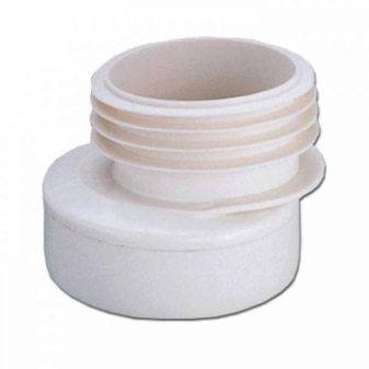 Installation de l'ondulation sur les toilettes et les spécificités de la connexion de la plomberie avec celle-ci