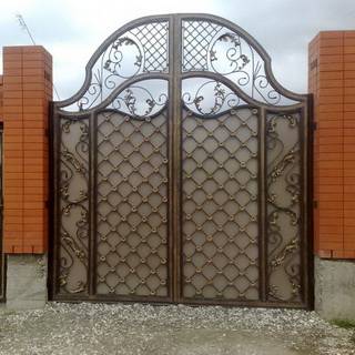 Types de portails pour une maison privée: nuances de choix + étapes d'installation à faire soi-même