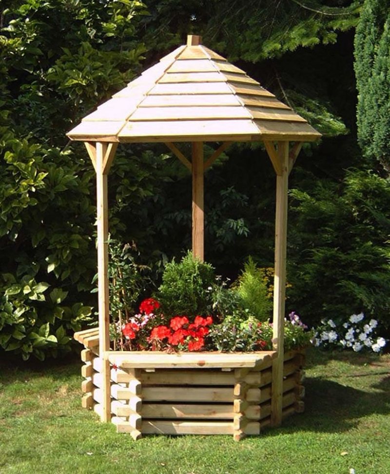 Puits décoratifs dans le pays et leur décoration: photos avec des idées de design et de décoration, les bases de la construction