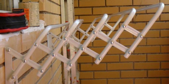 Sèche-linge au plafond sur le balcon : cinq modèles populaires + conseils pour choisir et installer