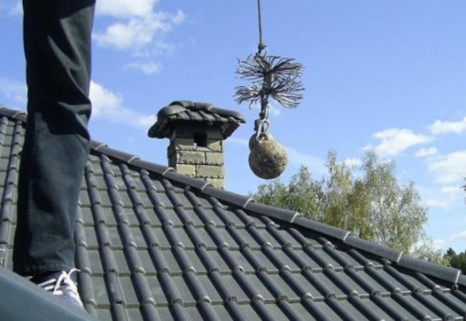 Nettoyer la cheminée de la suie: 2 méthodes éprouvées pour éliminer la suie dans la cheminée de vos propres mains