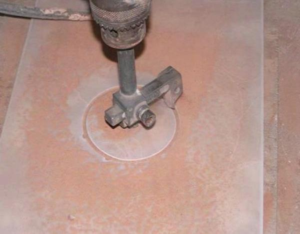 Perceuse pour carreaux de céramique: types, règles pour travailler avec des perceuses pour carreaux