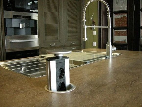Prises rétractables pour comptoirs : comment et où installer
