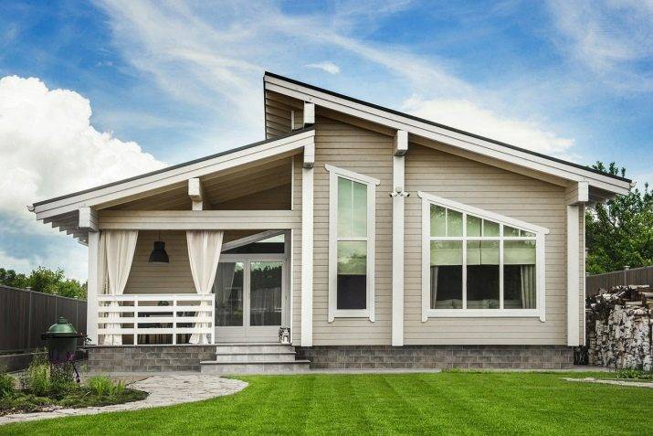 Comment recouvrir une maison en bois de l'extérieur: les meilleurs types de matériaux et leurs technologies d'installation