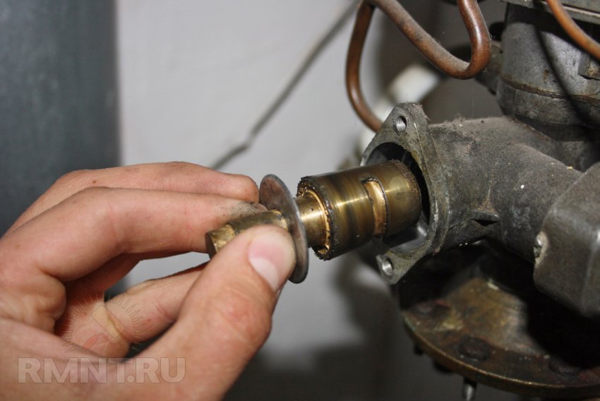 Pourquoi la cuisinière à gaz ne tient pas la flamme, le four s'éteint et le brûleur s'éteint : aperçu des causes et conseils de réparation