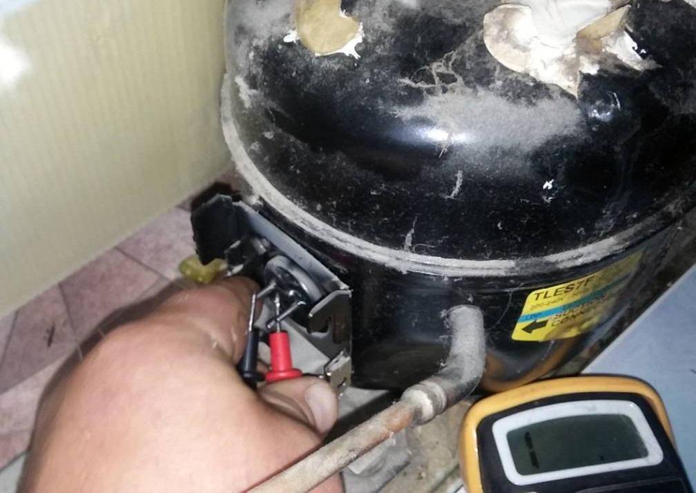 Le réfrigérateur ne s'éteint pas : pourquoi et que faire ?