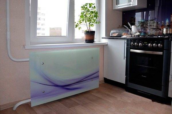 Comment cacher les tuyaux dans la salle de bain: un aperçu des meilleures façons de masquer le pipeline