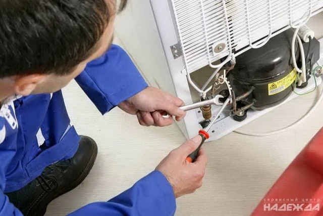 Le réfrigérateur ne fonctionne pas, mais le congélateur fonctionne : causes et réparations