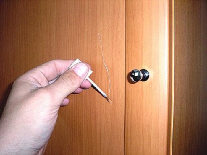 Réparer les rayures sur les meubles