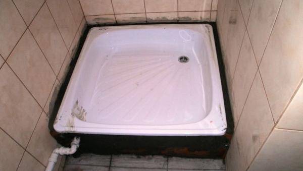 Comment assembler un receveur de douche: caractéristiques d'installation des options typiques