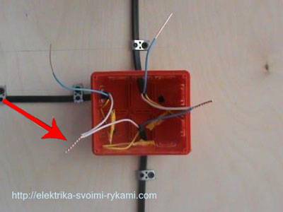 Comment connecter un interrupteur d'éclairage à trois gangs