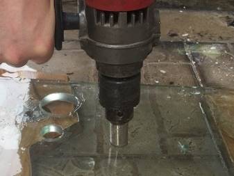 Comment et comment percer des carreaux de porcelaine à la maison: couronnes et forets