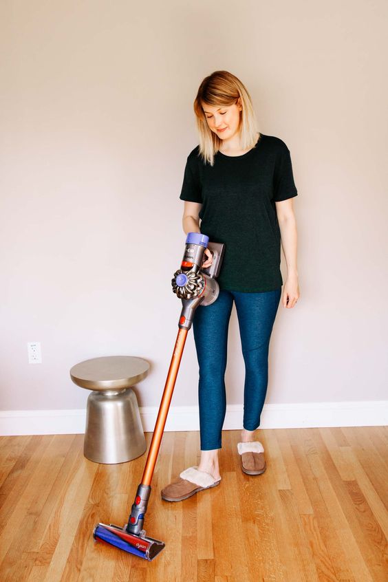 Revue de l'aspirateur sans fil Dyson V8 : une puissance de bâton sans précédent