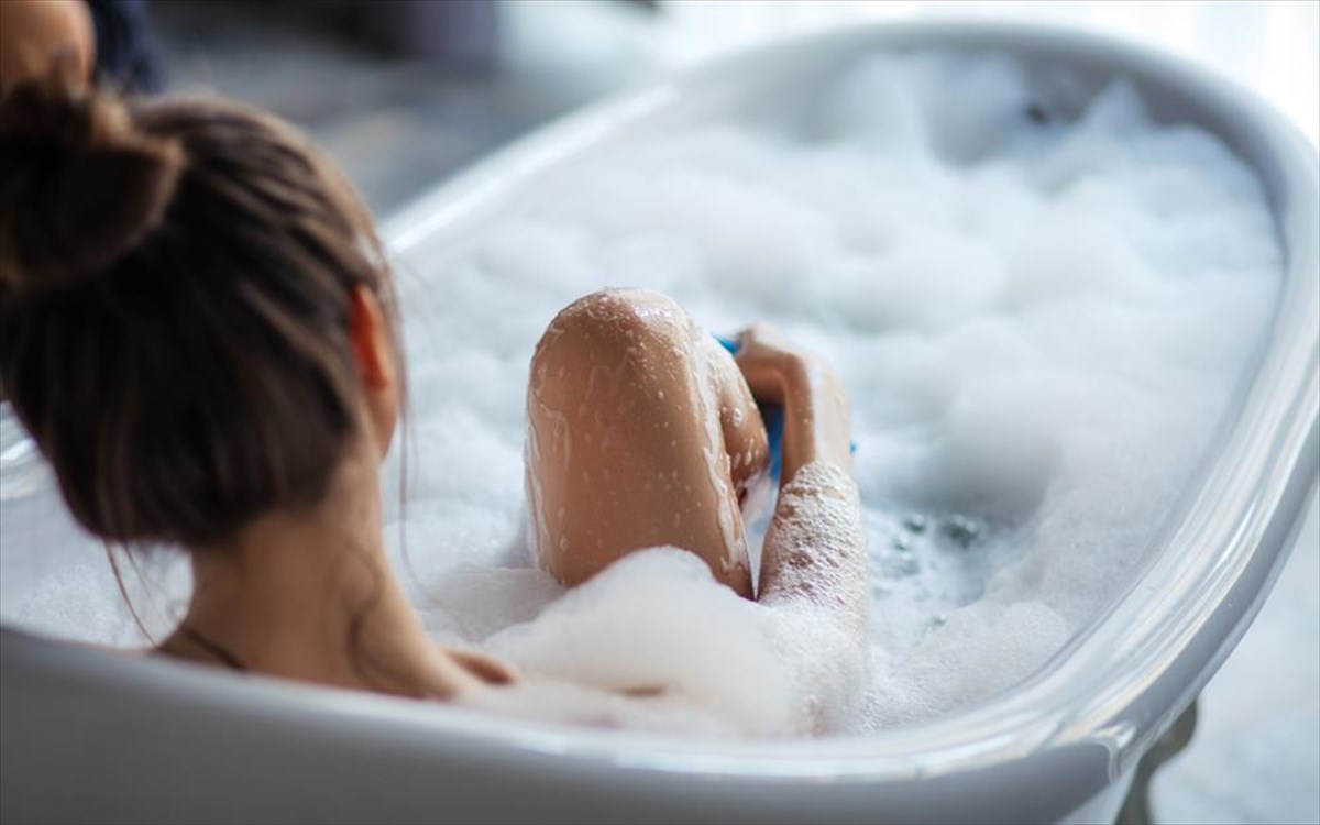Pourquoi est-il nocif de rester allongé dans le bain pendant longtemps