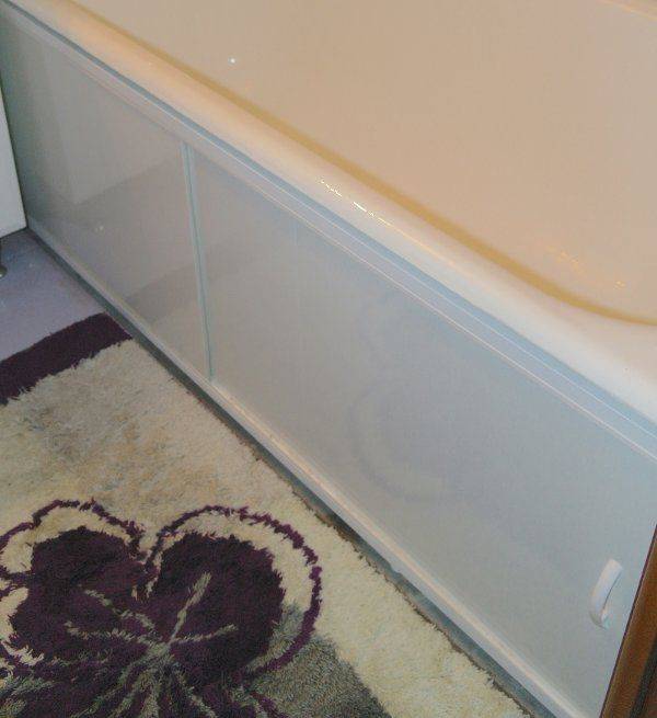 Comment faire un écran de salle de bain fonctionnel avec des étagères