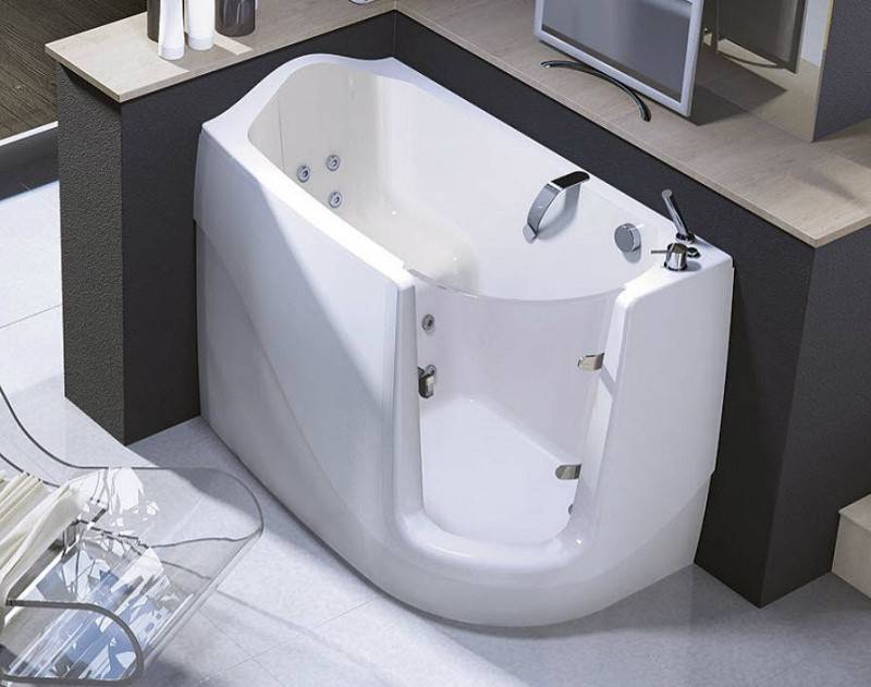 Baignoires assises pour petites salles de bain : types, appareil + comment choisir la bonne
