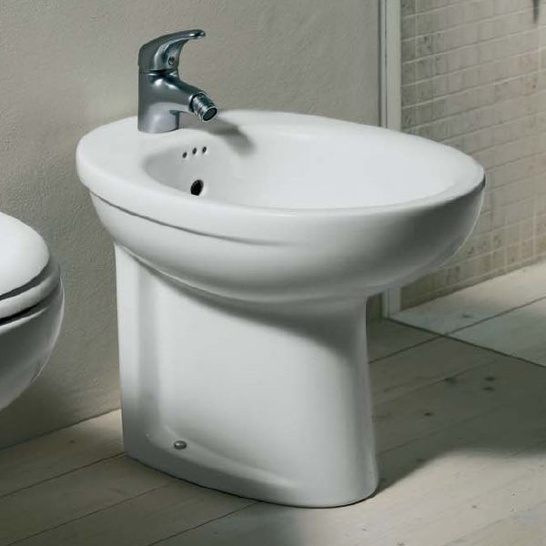 Installer un bidet de vos propres mains: les spécificités de l'installation et de la connexion aux communications