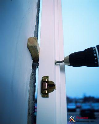 Vanne d'alimentation à faire soi-même dans une fenêtre en plastique: procédure de fabrication et étapes d'installation de la vanne