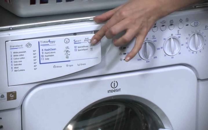 Dysfonctionnements de la machine à laver Indesit: comment déchiffrer les codes d'erreur et réparer