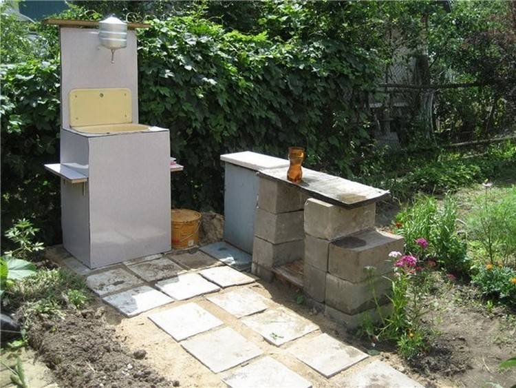 Lavabo d'extérieur pour chalets et jardins d'été: choisissez le prêt-à-porter ou faites-le vous-même | Le blog de construction de Viti Petrov