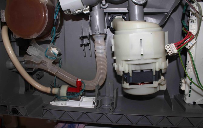 Réservoir de lave-vaisselle : causes et options des pannes + moyens de les éliminer