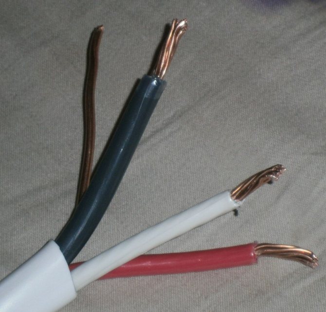 Dénuder les fils de l'isolant : méthodes et spécificités du retrait de l'isolant des câbles et des fils