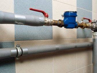 Comment conduire l'eau dans une maison privée: disposition d'une source d'approvisionnement en eau + alimentation en eau de la maison