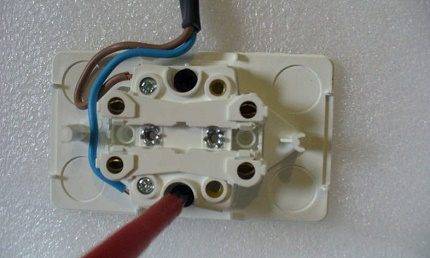 Comment en faire deux à partir d'une prise et comment câbler correctement une prise à partir d'une prise