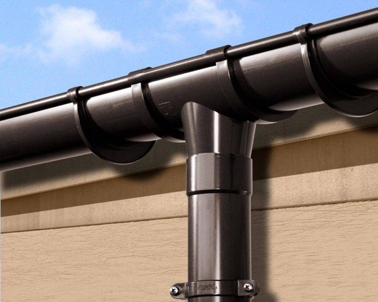 Installation à faire soi-même de gouttières métalliques pour un toit : analyse des technologies + exemple d'installation