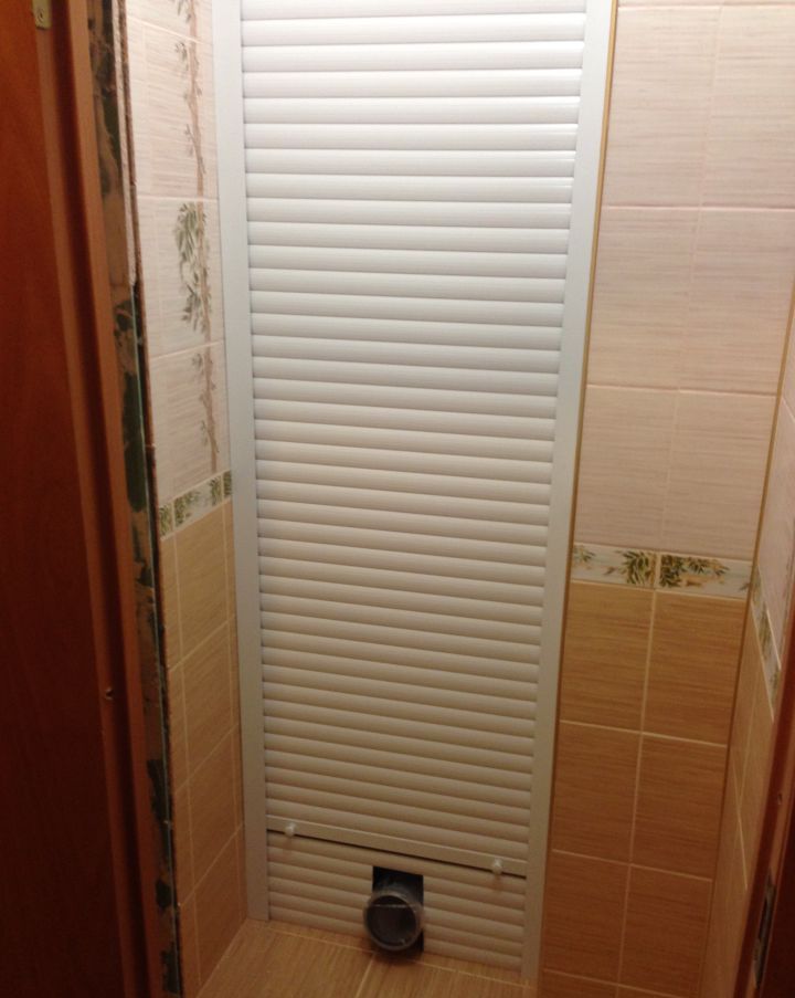 Comment cacher les tuyaux dans les toilettes, comment les fermer - options possibles avec exemples