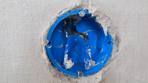 Prises et interrupteurs aériens : règles pour une installation et un raccordement en toute sécurité