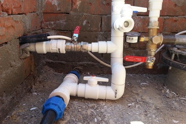 Quels tuyaux pour un puits sur une colline sont préférables d'utiliser