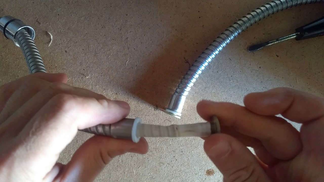 Comment réparer une pomme de douche avec un tuyau