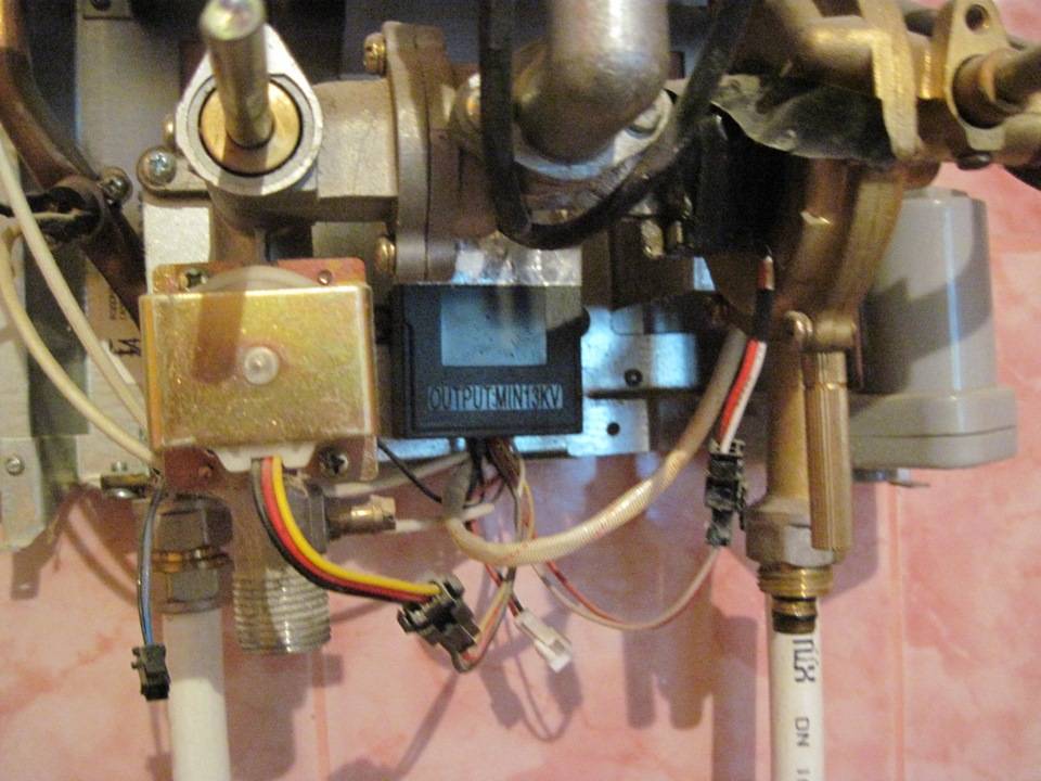 Comment configurer correctement un geyser - régler l'eau chaude et la flamme