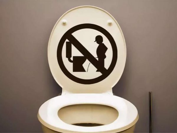 Pourquoi vous devez garder les toilettes fermées. attention aux toilettes ! pourquoi vous devriez abaisser le couvercle des toilettes avant de tirer la chasse d'eau