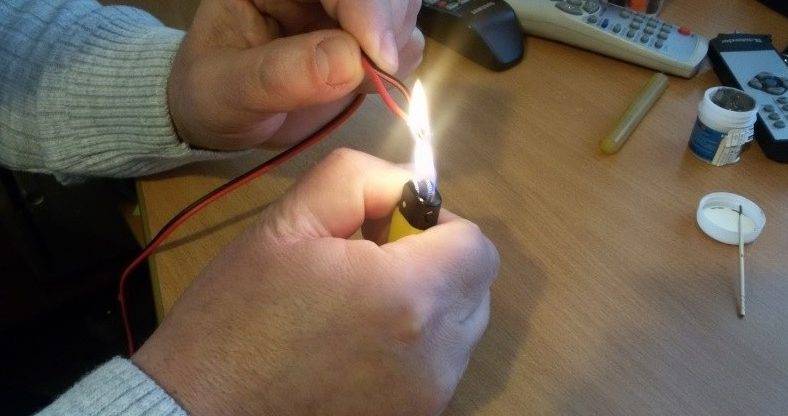 Dénudeur pour dénuder les fils: règles de sélection d'un outil pour dénuder les câbles et les fils