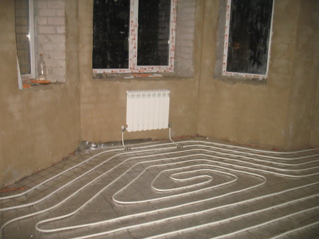 Chauffage mixte : construction d'un système "radiateurs plus plancher chauffant"