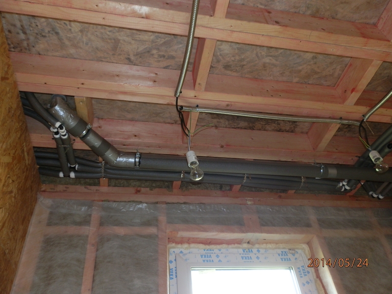 Communications dans une maison à ossature: pose d'un système de chauffage, d'égouts, de plomberie, de ventilation et de câblage intérieur