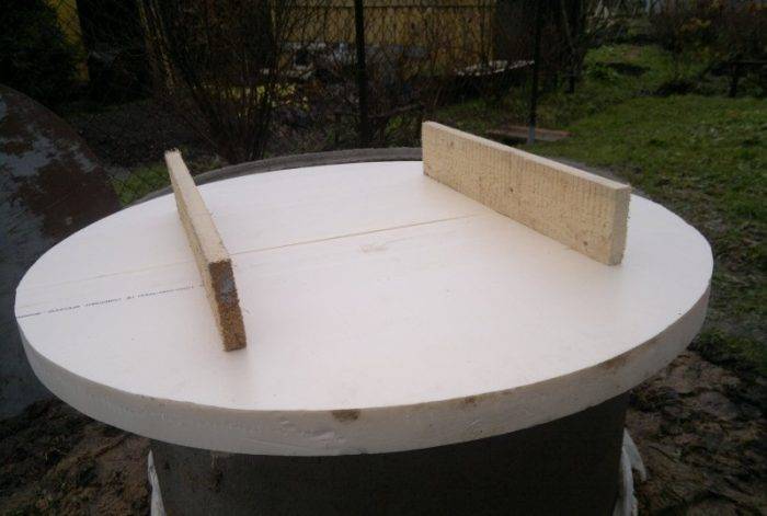 Isolation de puits à faire soi-même pour l'hiver: un aperçu des meilleurs matériaux et méthodes d'isolation