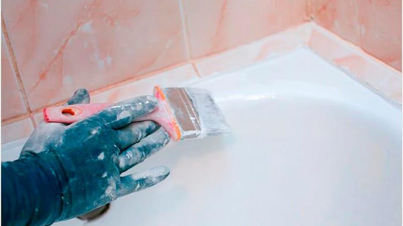 Comment peindre un bain à l'intérieur à la maison